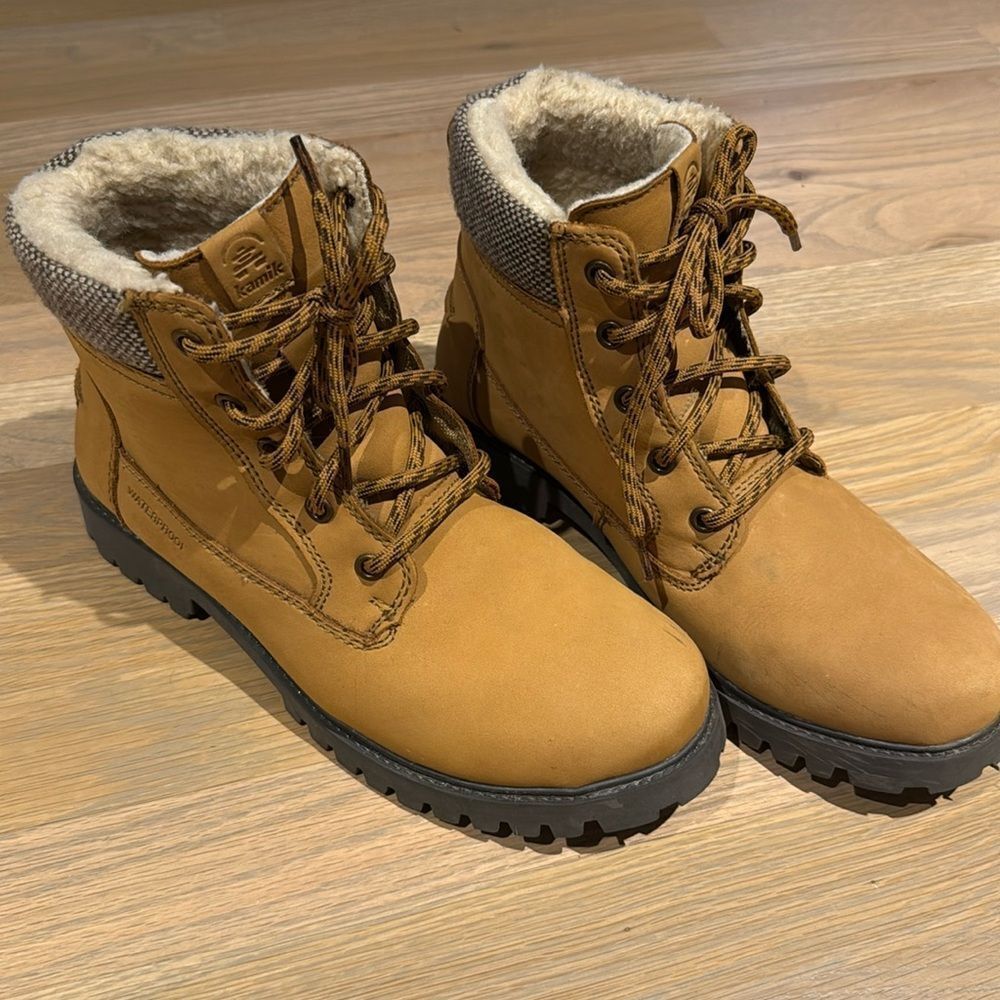 Kamik Cleansport Leather Insulated Hiking Boots Size 9
